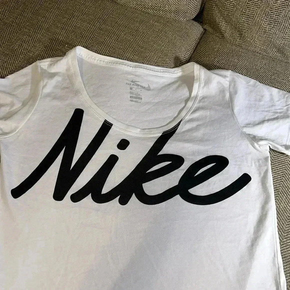 Sale NIKE THE NIKE TEE WOMEN SHORT SLEEVE WHITE ROUND NECK DRI FIT SIZE SMALL - Picture 2 of 4